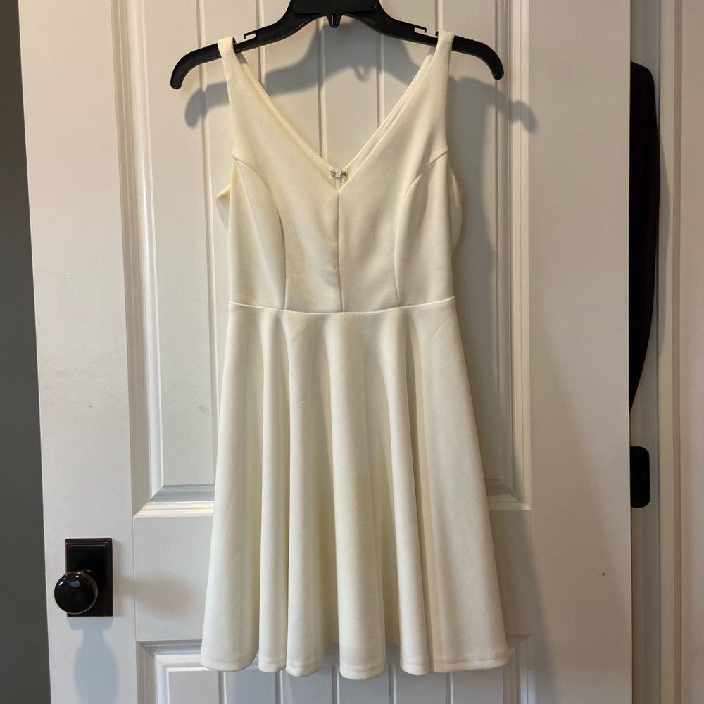 Lulu’s ivory V-neck dress